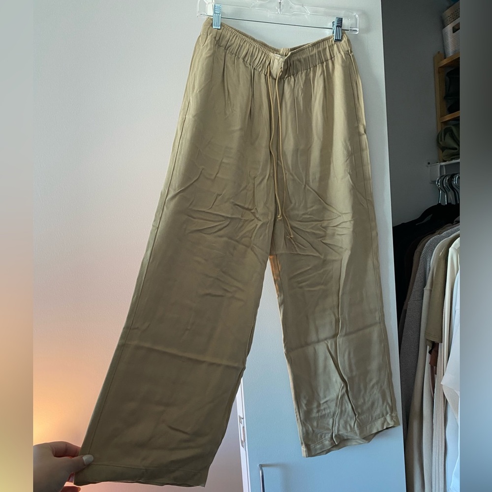 Oak and Fort Elastic Waist Cropped Pant